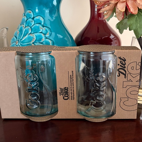 NWT Diet Coke Lovers Bundle Green Embossed 2-Pc. Glass Set and 32 Count Napkins - Picture 2 of 4